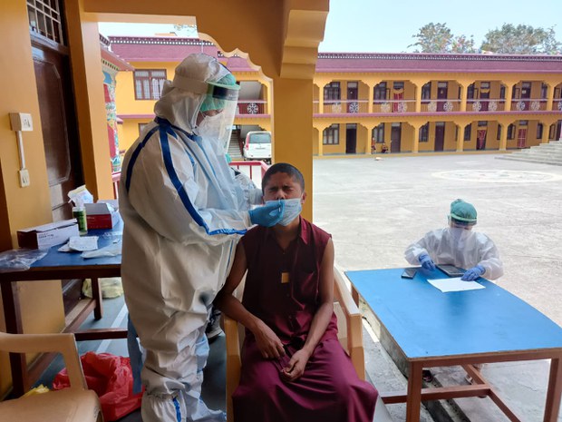 ཐེ་ཝན་གཞུང་དམངས་ནས་བོད་མིར་རོགས་སྐྱོར།