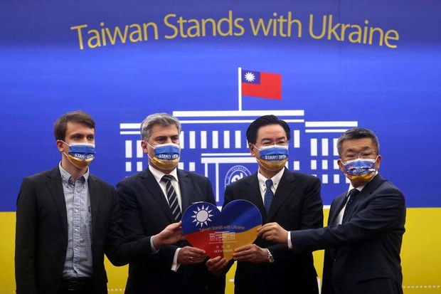 ཐེ་ཝན་གཞུང་གིས་ཡུ་ཀརེན་སྐྱབས་བཅོལ་བར་རོགས་སྐྱོར་གནང་བ།