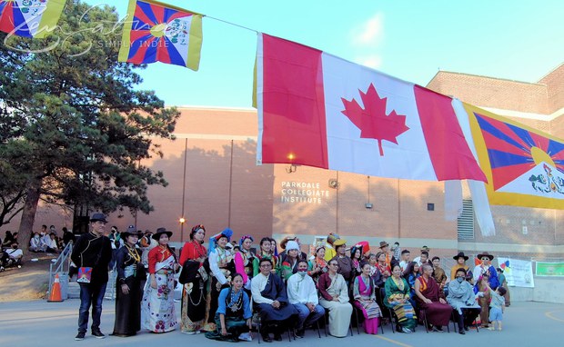 ཊོ་རོན་ཊོར་བོད་ཀྱི་རིག་གནས་གཅེས་ནོར་གྱི་ཟླ་བའི་མཛད་སྒོ་གནང་བ།