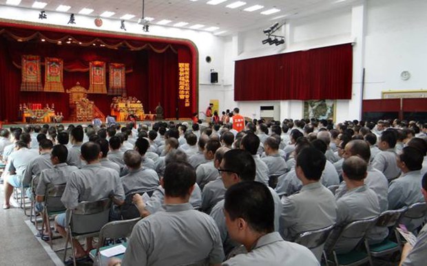བོད་མི་ནས་ཐེ་ཝན་དང་ཨ་རིའི་བཙོན་པ་ཚོར་བསམ་བློའི་སློབ་གསོ་གནང་བ།