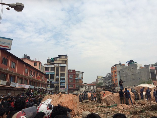 བལ་ཡུལ་ནང་དུ་བོད་མི་ཚོས་རོགས་སྐྱོར་ལས་དོན་སྤེལ་བཞིན་པ།