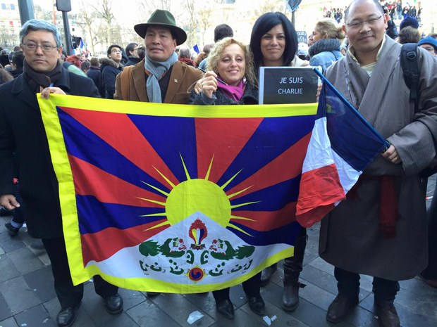 གདུང་སེམས་མཉམ་བསྐྱེད་ཀྱི་ལས་འགུལ་ནང་བོད་མི།