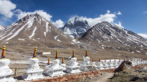 བོད་ཀྱི་འཁྱགས་རོམ་མྱུར་པོའི་ཐོག་ནས་ཞུར་བཞིན་པ།