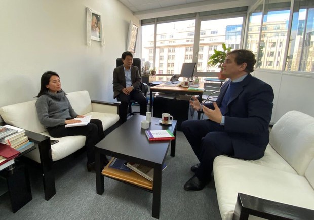མཉམ་འབྲེལ་རྒྱལ་ཚོགས་ཀྱི་ཁོངས་མིན་པའི་རྒྱལ་ཁབ་ཁག་གི་ཚོགས་པ་UNPO ཞེས་པའི་སྤྱི་ཁྱབ་དྲུང་ཆེས་བེལ་ཇམ་སྐུ་ཚབ་དོན་གཅོད་དང་མཇལ་འཕྲད།