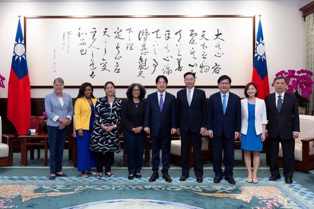 ཨ་རིའི་དམངས་གཙོ་ཚོགས་པའི་གྲོས་ཚོགས་འཐུས་མི་དྲུག་ཐའེ་ཝན་དུ་འཚམས་གཟིགས།