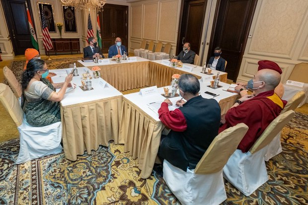ཨ་རིའི་ཕྱི་སྲིད་དྲུང་ཆེས་༧གོང་ས་མཆོག་གི་ལྡི་ལི་སྐུ་ཚབ་དོན་གཅོད་དང་མཇལ་ཕྲད་གནང་བ། ཨ་རིའི་ཕྱི་སྲིད་དྲུང་ཆེས་༧གོང་ས་མཆོག་གི་ལྡི་ལི་སྐུ་ཚབ་དོན་གཅོད་དང་མཇལ་ཕྲད་གནང་བ།