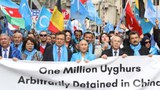 ཡུ་གུར་སློབ་ཕྲུག་རྣམས་ཀྱིས་རྒྱ་ནག་ལ་ངོ་རྒོལ་སྤེལ་བ།